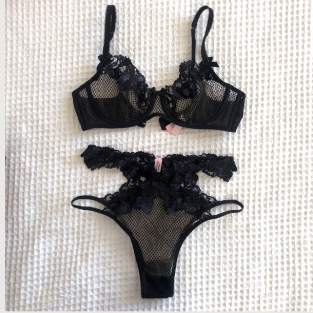 COPY - Agent Provocateur set, black and dark navy. Bra :34C, Panties: size 2